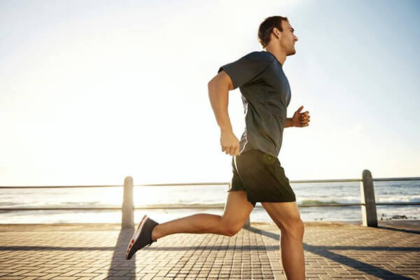 Chạy bền không chỉ giúp giảm mỡ bắp chân mà còn mang lại nhiều lợi ích sức khỏe