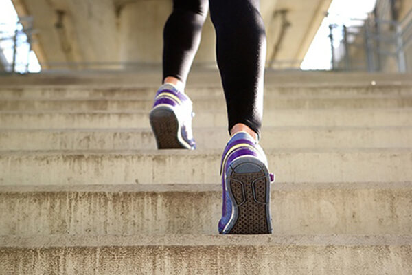 Hãy giảm mỡ bắp chân bằng cách leo cầu thang ngay tại nhà