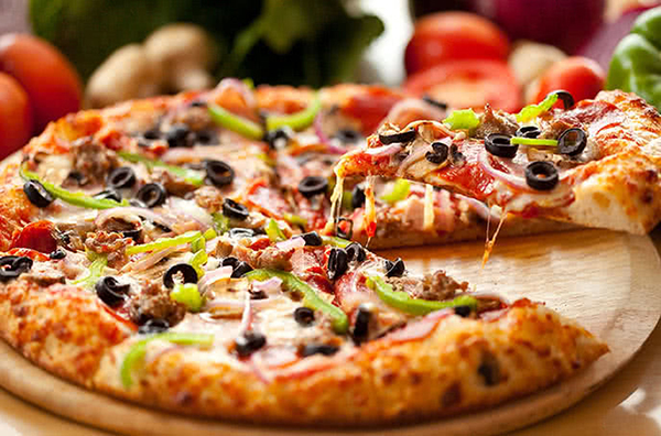 Pizza rất giàu calo và thường chứa các thành phần không tốt cho sức khỏe