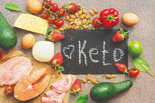 Chế độ ăn keto là chế độ ăn ít carb, nhiều chất béo và protein vừa phải