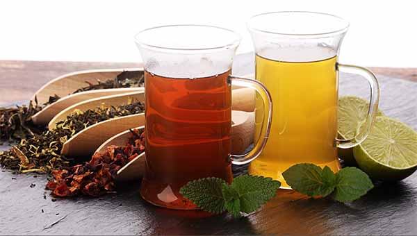 Hồng trà hoặc trà xanh