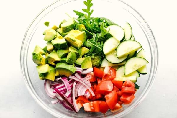 Món salat dưa chuột cà chua bơ cung cấp nhiều vitamin tốt cho sức khoẻ
